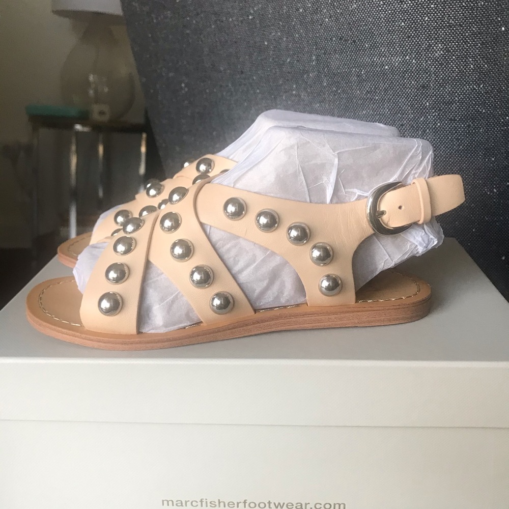 NEW NEVER WORN Neutral studded sandal